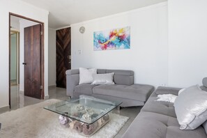 Smart TV - Luxury Beach Escape -Pool -2 Beds Ocean View Prime Condado (San Juan)