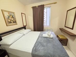 Iron/ironing board, WiFi - A short walk from the beach, between Av. Atlantic and Brazil (Balneário Camboriú)