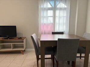 Dining - 2 Bedrooms, Garage and Close to the Beach (Balneário Camboriú)