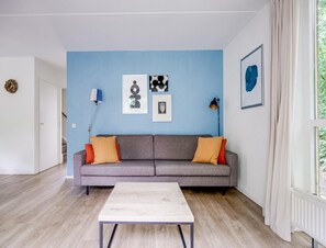 Living room - Relaxing Forest Escape for 6 (Ewijk)