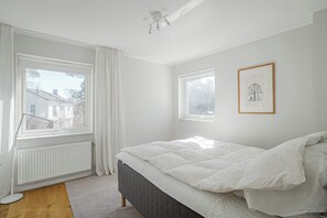 3 bedrooms, desk, iron/ironing board, WiFi