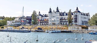 Lakefront Villa in Saltsjöbaden near Stockholm