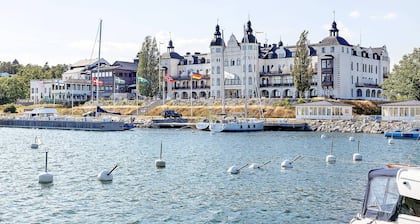 Lakefront Villa in Saltsjöbaden near Stockholm
