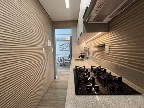 Private kitchen - Oceanfront near the Ferris Wheel - 1 Bedroom (Balneário Camboriú)