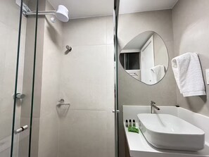 Bathroom - Oceanfront near the Ferris Wheel - 1 Bedroom (Balneário Camboriú)