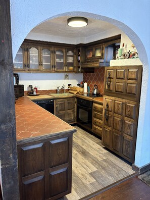 Fridge, microwave, oven, dishwasher - a Vermont mountain adventure cabin (Cambridge)