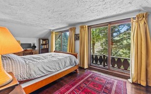 4 bedrooms, travel cot, WiFi, bed sheets - a Vermont mountain adventure cabin (Cambridge)