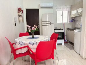 Dining - Apartment 350m from the beach • Shopping 1 minute away • With Garage (Balneário Camboriú)