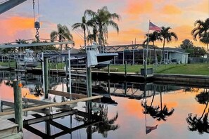 Marina - Coastal home with Private pool, Waterfront, washer and dryer, Wifi (Cape Coral)