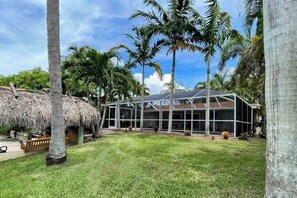 Property grounds - Coastal home with Private pool, Waterfront, washer and dryer, Wifi (Cape Coral)