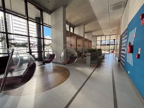 Lobby - Studio apartment in Batel with pool, gym, and coworking space. (Curitiba)