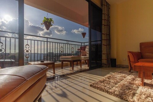 Crestpark Penthouse Spectacular Views