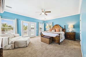 5 bedrooms, free WiFi, bed sheets - Private Pool! Walk to Beach! 5 Bikes! Carriage House! (Destin)