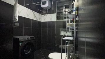 Dusche, Handtücher, Seife, Toilettenpapier