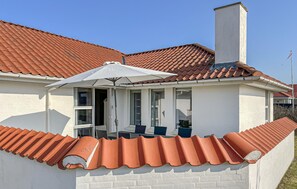 Terrace/patio - Beautiful home in Blokhus with WiFi (Blokhus)