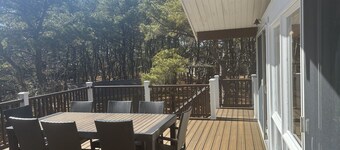 4 Bedroom Wellfleet Retreat - Walk to 2 peaceful bay beaches