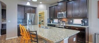 Rhumba by Avantstay Game Room + Bakyard Oasis + Outdoor Dining Near Beaches and Downtown