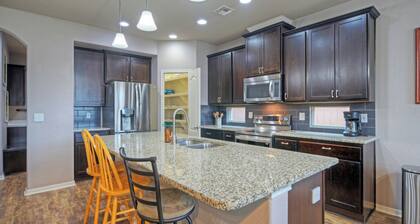 Rhumba by Avantstay Game Room + Bakyard Oasis + Outdoor Dining Near Beaches and Downtown