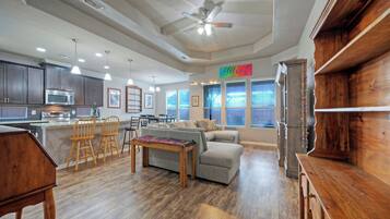 House (4 Bedrooms) | Interior