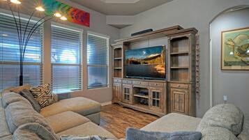 House (4 Bedrooms) | Interior