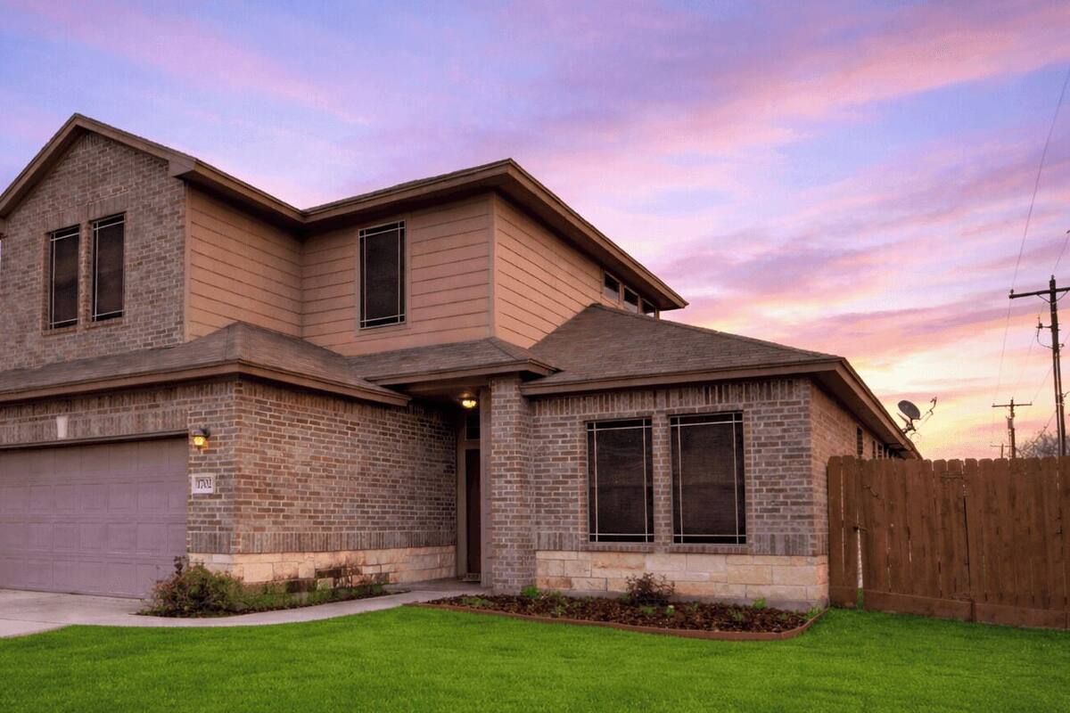 House (4 Bedrooms) | Front of property