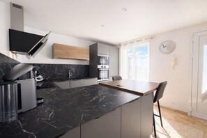 Private kitchen - VILLA T4 in Grau d'Agde with swimming pool+WIFI+Clim / Beach 170m away (Agde)