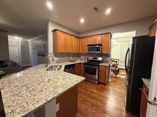 5 Min to HPU! Furniture Market Friendly!