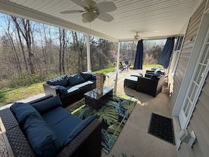 Living area - 5 Min to HPU! Furniture Market Friendly! (High Point)