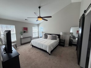 5 bedrooms, iron/ironing board, WiFi, bed sheets