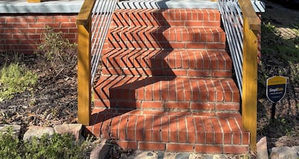 Charming 2-bedroom house in delightful Durham with AC near Duke University.