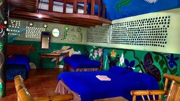 Classic Chalet, Balcony, Garden View | Interior