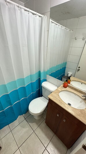 Superior Apartment, 2 Bedrooms, Air conditioning, City View | Bathroom | Combined shower/bathtub, hair dryer, towels, soap - Andino Suites (Santiago)