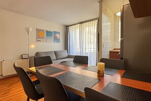 Apartamento superior, 2 habitaciones, Aire acondicionado, vistas a la ciudad | Restauración