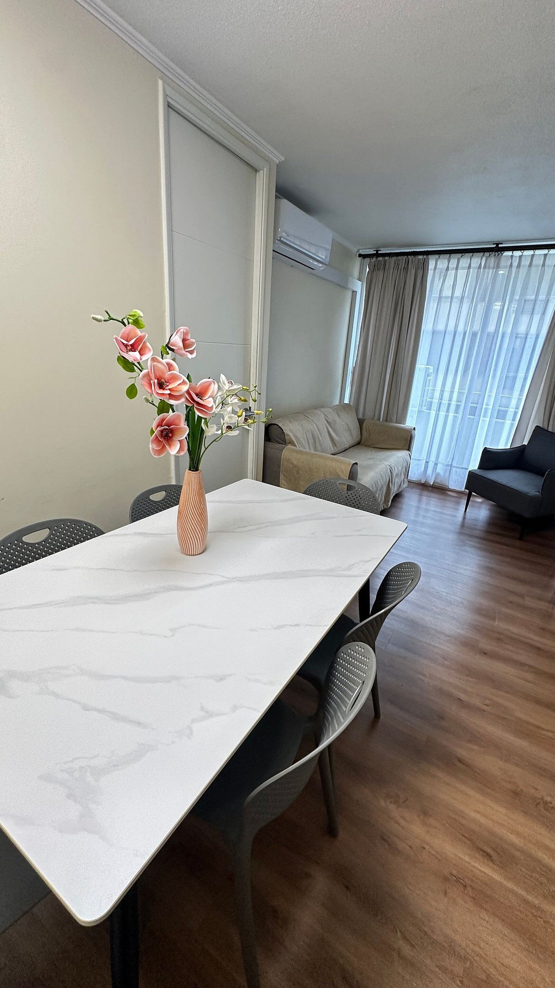 Apartamento família, 2 quartos, ar-condicionado, vista para a cidade | Opções para refeição