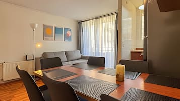 Leilighet – superior, 2 soverom, aircondition, byutsikt | Spiseområde