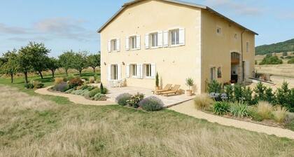 SĂ©jour paisible dans la campagne de Mont-l'Ătroit, proche de sites historiques