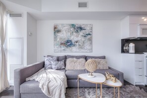 Business Suite, Balcony, City View | Living area - Skyforge Suites (Toronto)