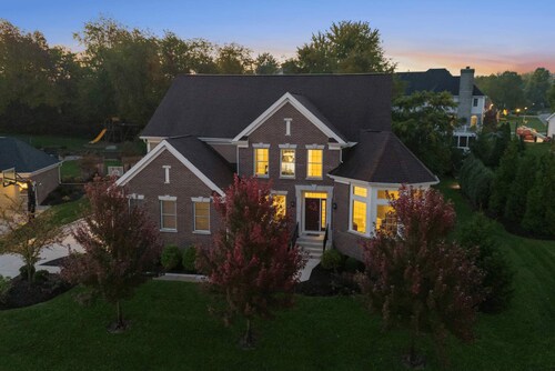 Spacious home w/ fireplace & BBQ grill