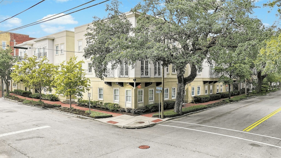 13 Condos in the Historic District Entire Building The Juliette by Avantstay