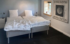 2 bedrooms, travel cot, free WiFi - 2 bedroom pet friendly home in Thyholm (Thyholm)