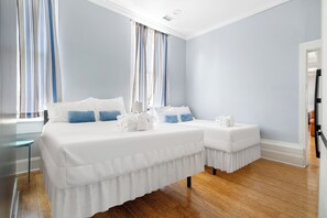 2 bedrooms, iron/ironing board, Internet - Nightlife Central! | Entertainment District Loft (Charleston)