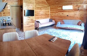 منزل صغير عائلي - منظر للحديقة | منطقة المعيشة