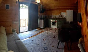 منزل صغير مريح - منظر للحديقة | منطقة المعيشة