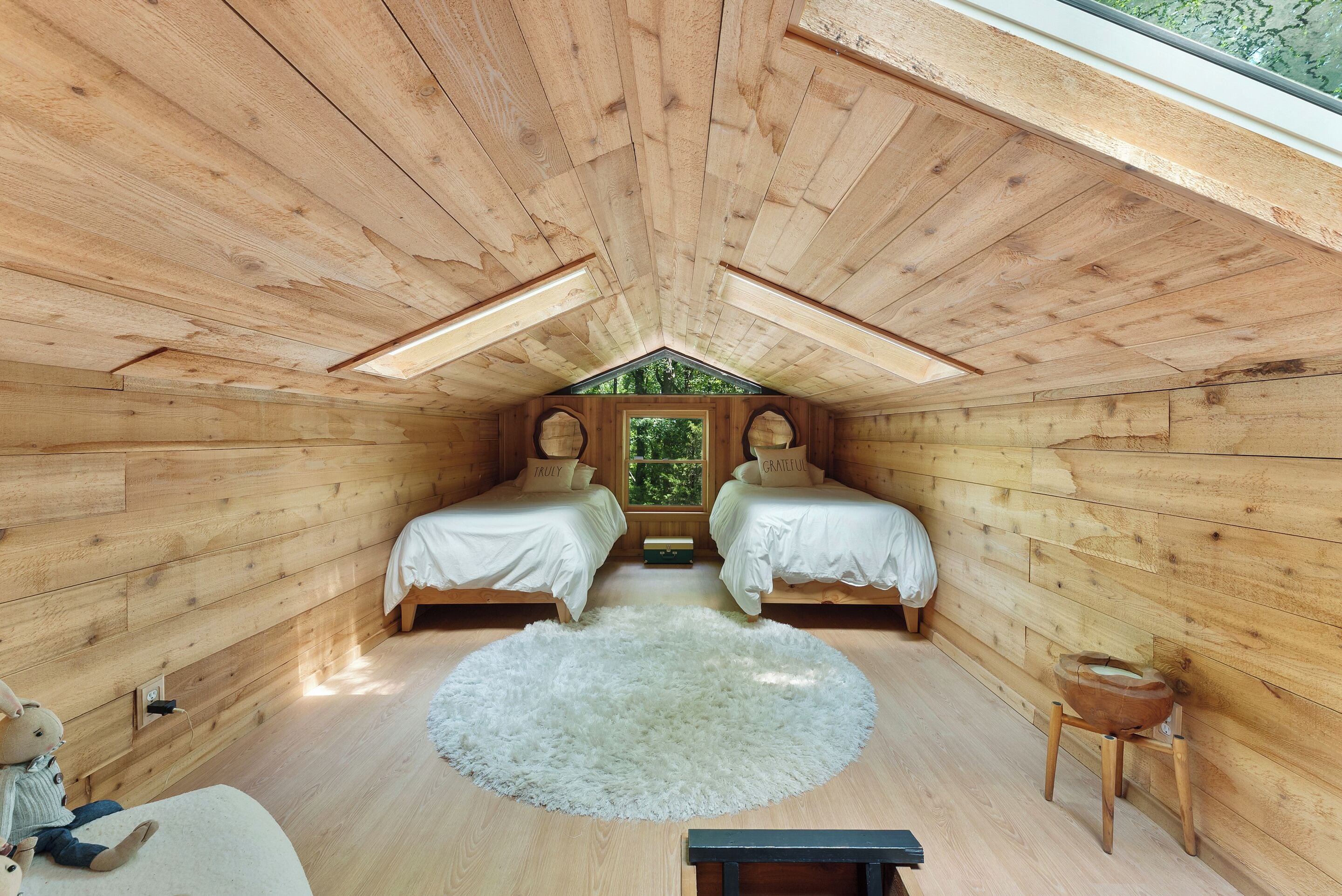 7 bedrooms, iron/ironing board, WiFi, bed sheets