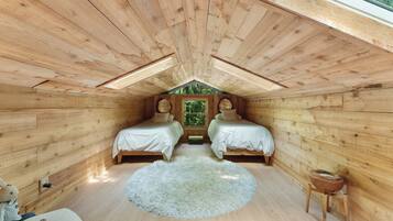 7 bedrooms, iron/ironing board, WiFi, bed sheets