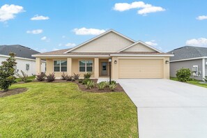 Exterior - The Villager’s Escape, Luxury 3BR Near Golf, Relax & Unwind (Wildwood)