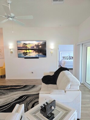 Living area - The Villager’s Escape, Luxury 3BR Near Golf, Relax & Unwind (Wildwood)