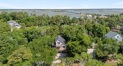 Peaceful 3BR/2.5BA home, easy walk/bike to beach
