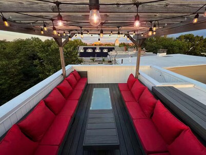 Downtown DC Rowhouse Apartment 3-Bedroom Suite-A