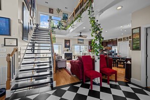 Interior - A Stroke of Genius – Oceanfront Luxury with Artistic Charm (Emerald Isle)